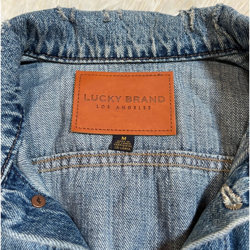 🩵✨Light washed Jean jacket✨🩵 - Picture 3 of 5